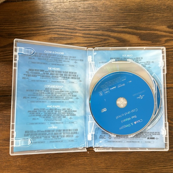 10 movies family favorites (3 DVDs) The case is broken. - Picture 2 of 6